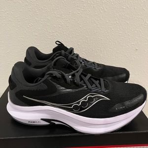 Mens saucony running shoes size 9 new